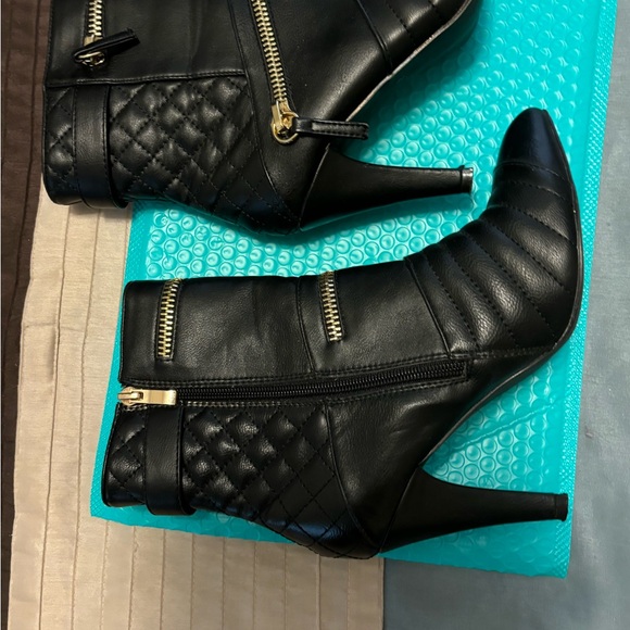 The boots are versatile. They can be dressed up or down. - Picture 3 of 7